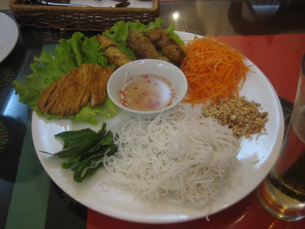 Bun with spring rolls